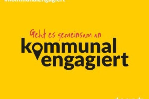 Eine Grafik mit dem Text "Geht es gemeinsam an. kommunal engagiert" auf gelbem Grund. Zusätzlich sind der Hashtag #kommunalEngagiert und die Website "d-s-e-e.de" angegeben.